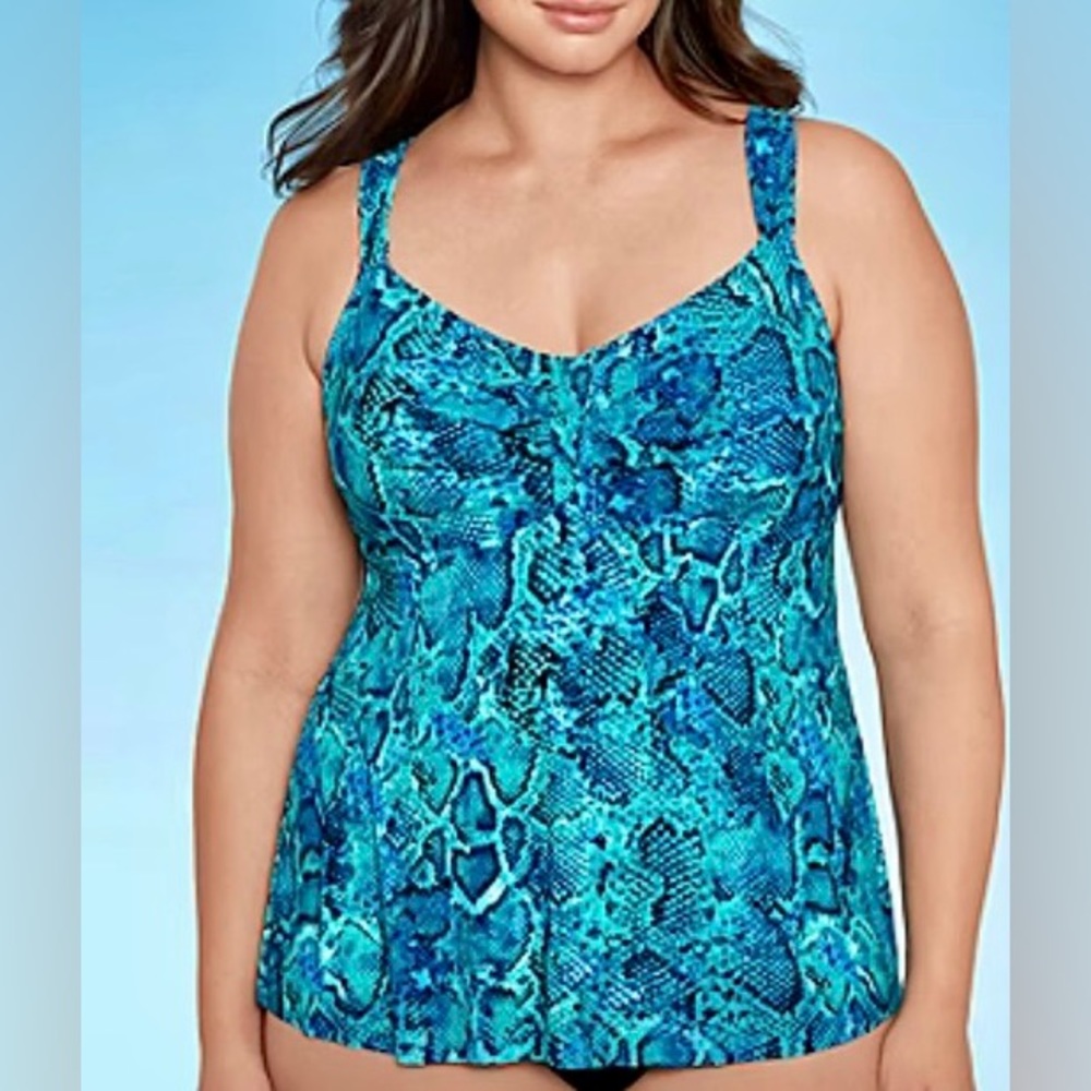NWOT - Women’s Tankini Swim Top
